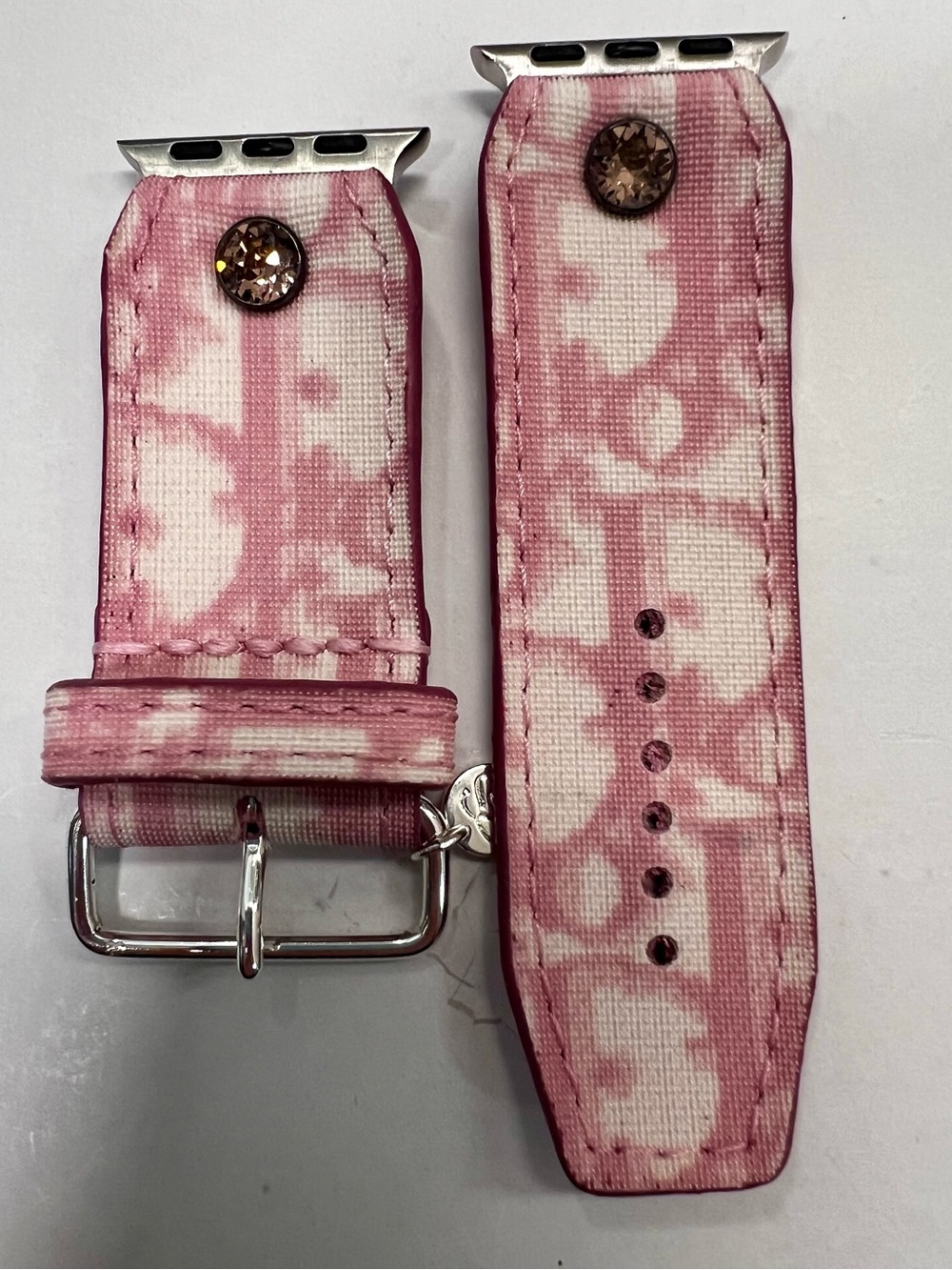 Dior Pink Spark*l band for Apple Watch
Small apple adapters - Picture 2 of 4